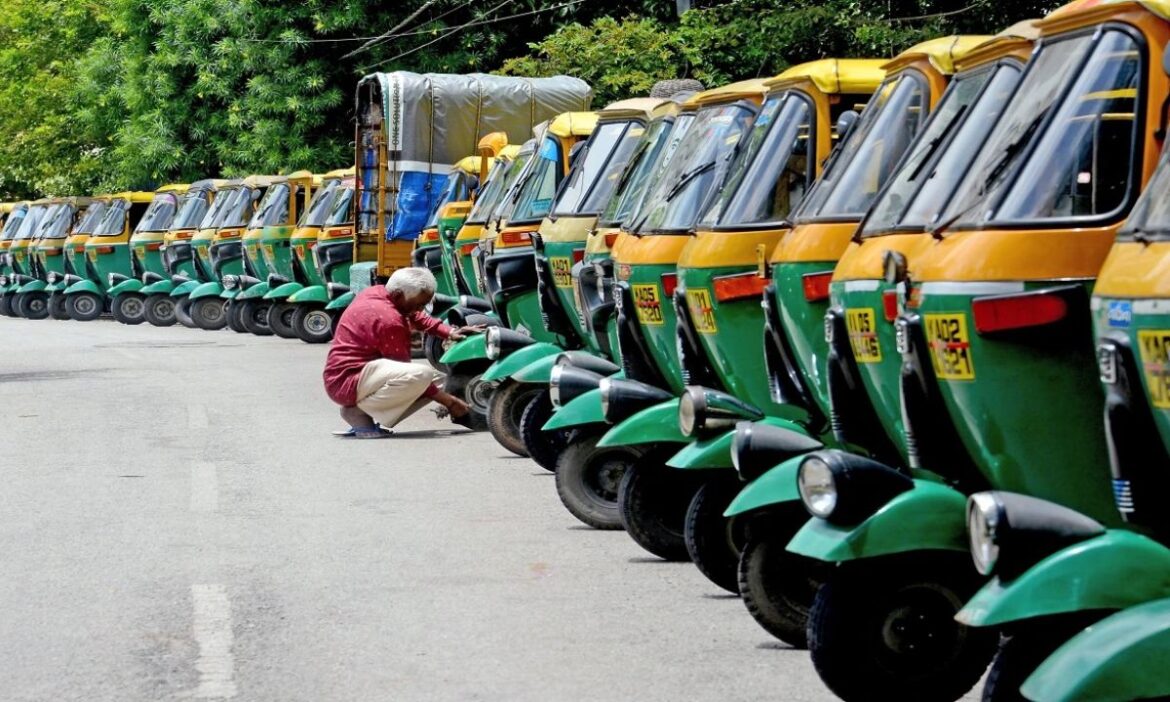 दिल्ली-NCR में टैक्सी ड्राइवरों का दूसरे दिन भी चक्का जाम, ऐप आधारित कैब सेवाओं का कर रहे हैं विरोध- Live Times