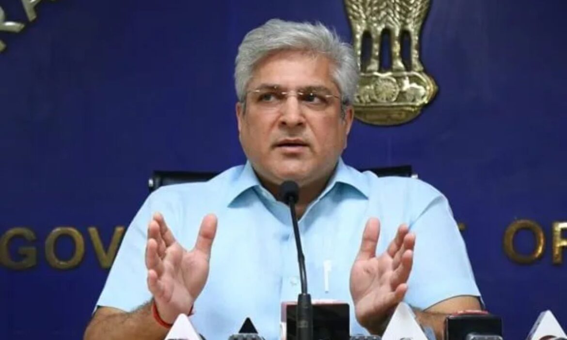 Delhi government exempts 1.5 lakh private service vehicles from tracking fee, lakhs of vehicle owners will benefit