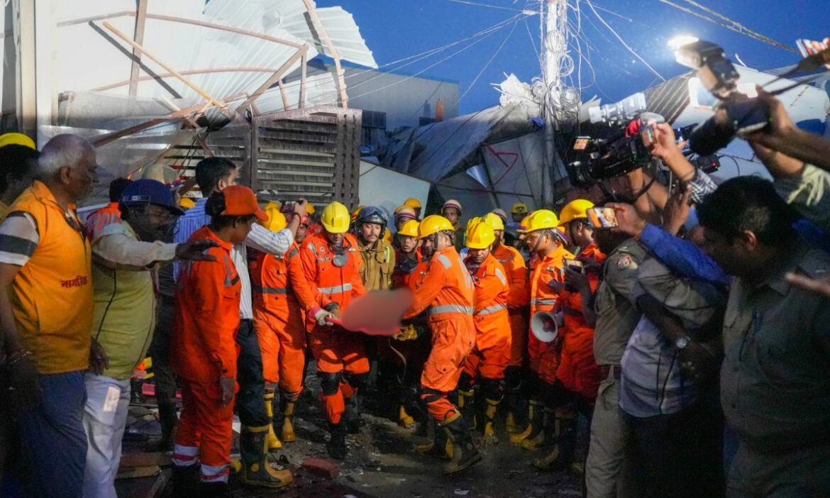 Delhi Lucknow storey building collapsed 4 people died 27 injured hospital