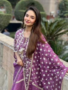 Anushka Sen का Salwar Suit कलेक्शन