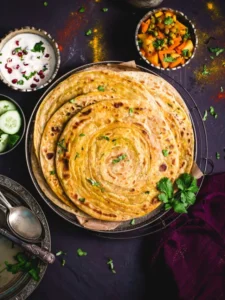 मात्र 10 मिनट में बनाएं चटपटा अचारी पराठा