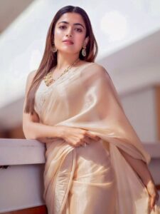 गणेश उत्सव के 7वें दिन Rashmika Mandanna से लें साड़ी Idea