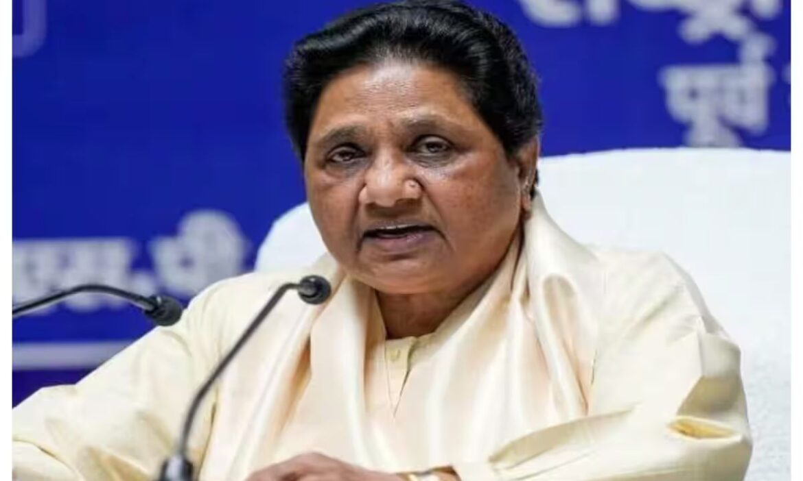 मायावती ने सीएम योगी पर किया पलटवार, कहा - बुलडोजर की राजनीति करें बंद और जंगली जानवरों पर लगाएं लगाम