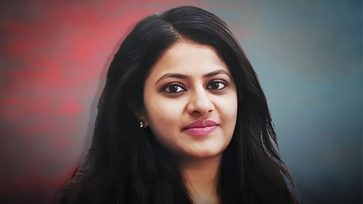 Pooja Khedkar Terminate: आईएएस ट्रेनी पूजा खेडकर भारतीय प्रशासनिक सेवा से बर्खास्त