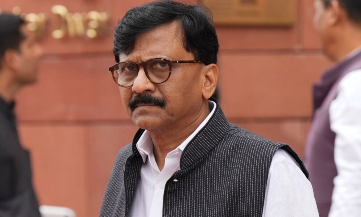 शिवसेना उद्धव गुट के नेता संजय राउत को लगा बड़ा झटका, 15 दिन जेल की सजा; जानें क्या है पूरा मामला?