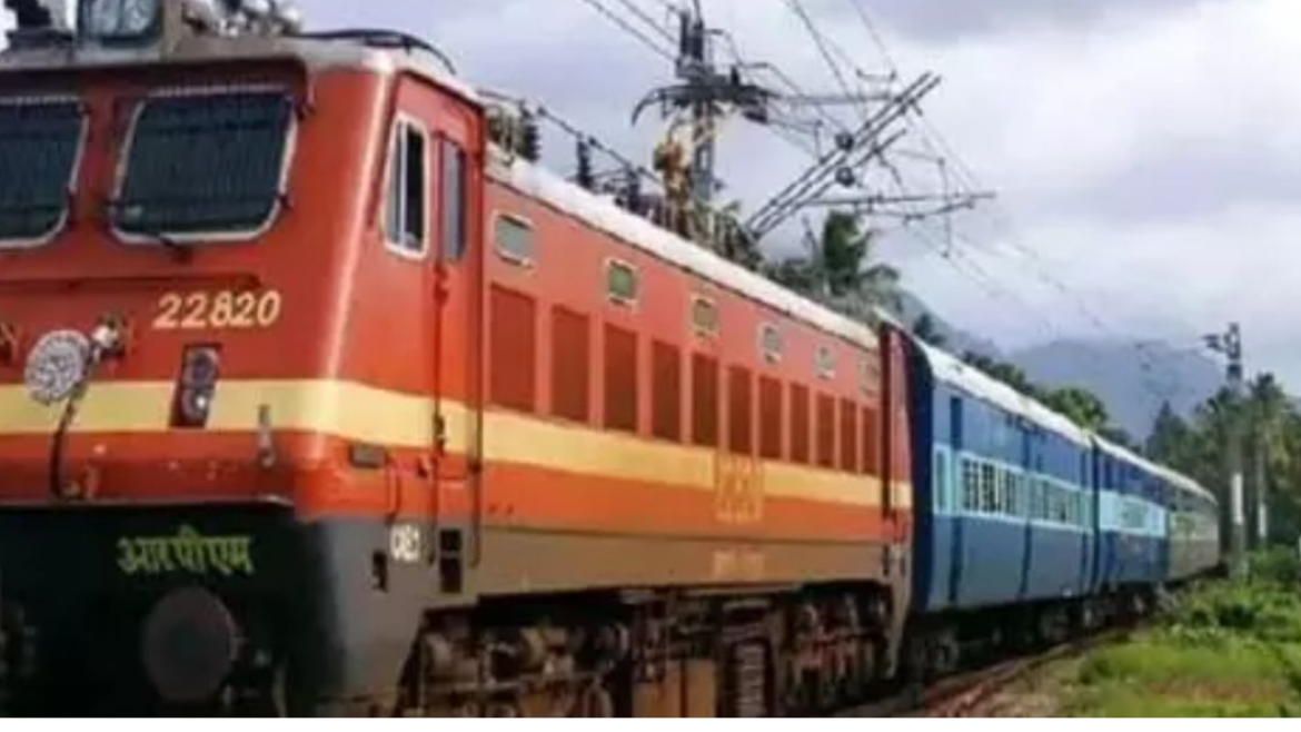 भारी बारिश के कारण तेलंगाना में 432 ट्रेनें रद्द, 139 का बदला गया रूट; देखें पूरी डिटेल