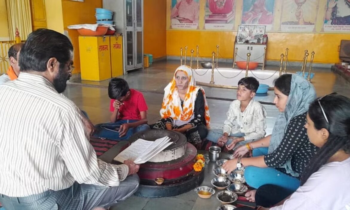 हिंदू धर्म में महिलाओं का सम्मान देख महिला ने बेटों के साथ बदला मजहब, मेहनाज शेख से बनी मीनाक्षी- Live Times