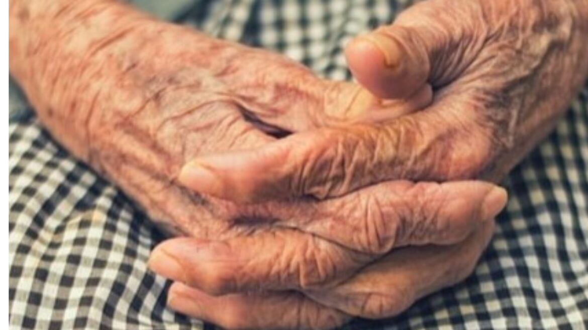 UP News: अलीगढ़ में पिता के साथ बेटे ने ऐसा क्या किया… जिसने उड़ा दिए यूपी पुलिस के होश !