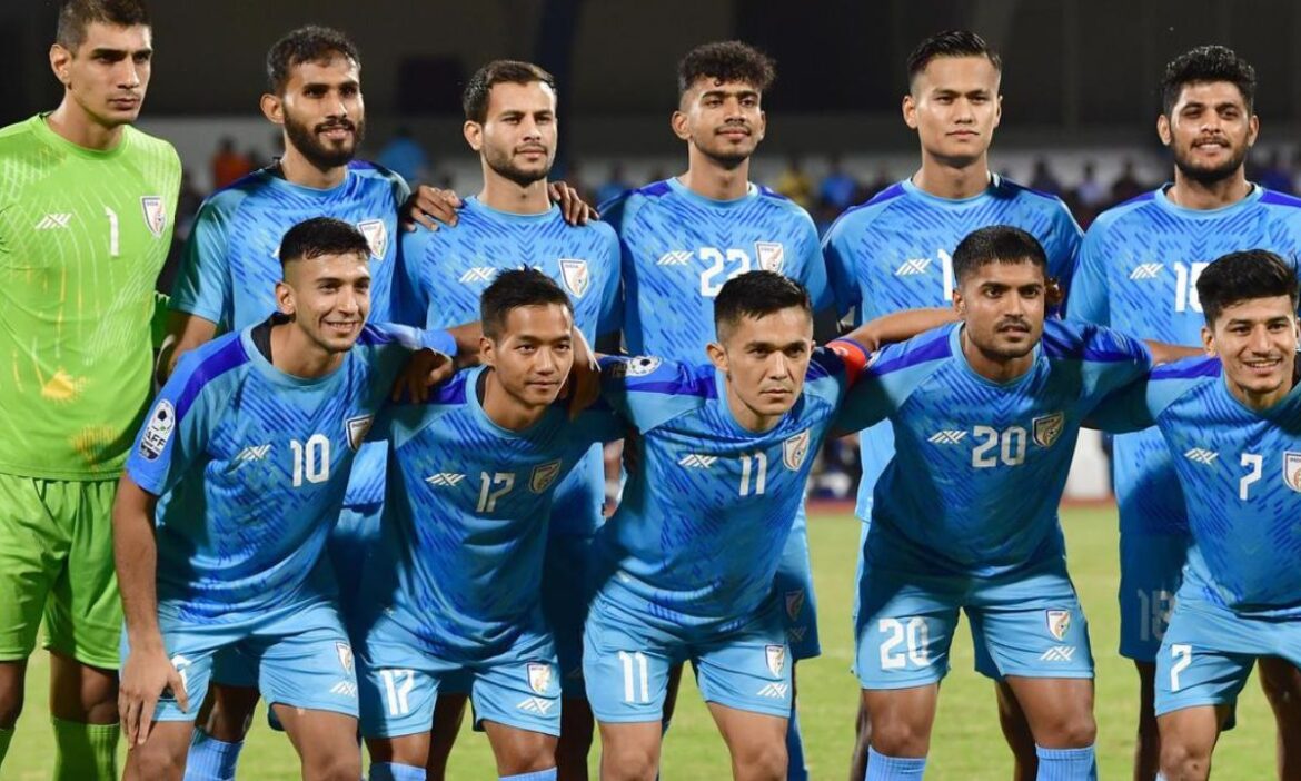 FIFA: भारतीय पुरुष फुटबॉल टीम गुरुवार को जारी लेटेस्ट फीफा रैंकिंग में कमाल दिखाते हुए एक पायदान ऊपर चढ़कर 125वें नंबर पर पहुंच गई है.