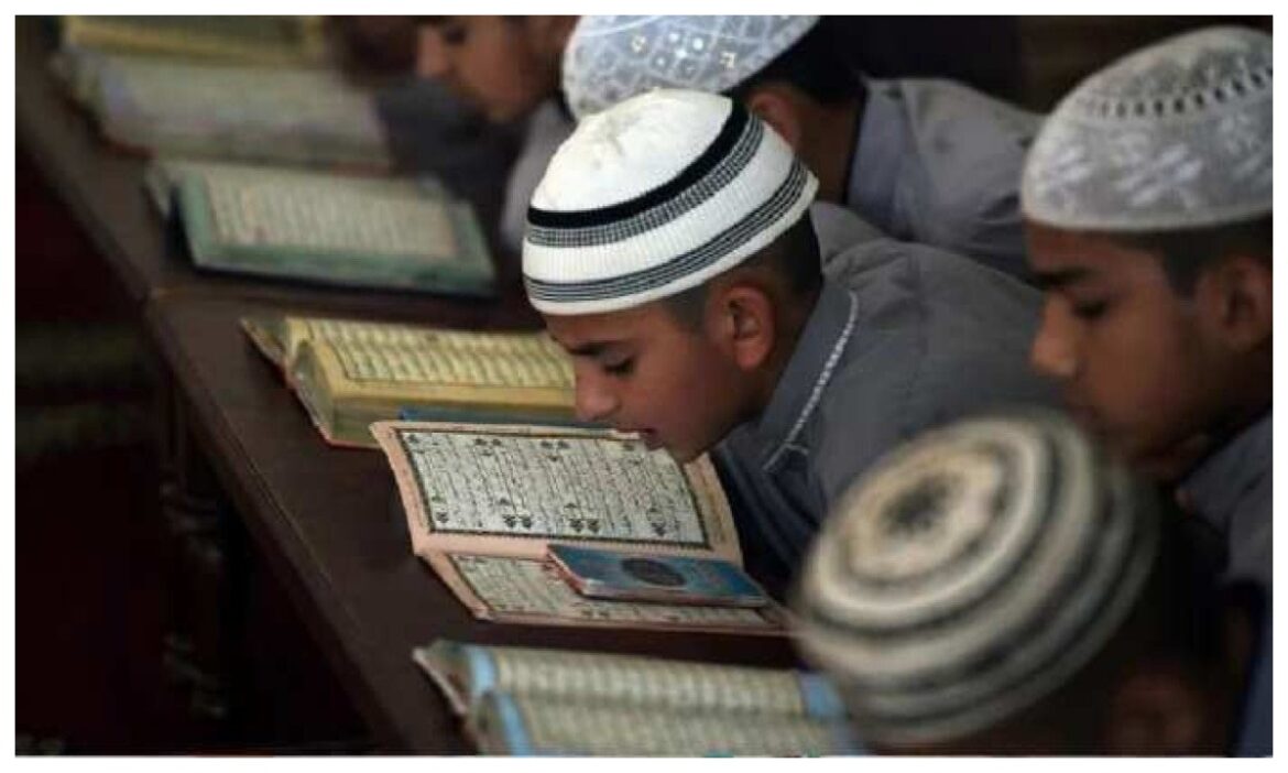 Uttarakhand News: उत्तराखंड के मदरसों में गूजेंगे संस्कृत के श्लोक, पढ़ाई जाएगी उर्दू और अरबी भी