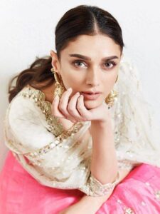 दीवाली के लिए Aditi Rao Hydari के शाही लहंगे