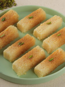 Weekend पर झटपट ऐसे तैयार करें ब्रेड मिल्ककेक