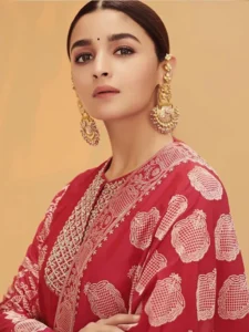 करवाचौथ के लिए Alia Bhatt से लें स्टाइलिंग Idea
