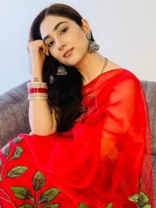 दीवाली पर पहनें Disha Parmar जैसी खूबसूरत साड़ियां