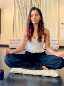 HEALTH TIPS: मेडिटेशन एक मानसिक अभ्यास होता है जिसमें मन को शांत करने के लिए शारीरिक और मानसिक तकनीकों का इस्तेमाल किया जाता है.