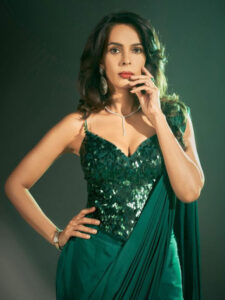 'मर्डर गर्ल' Mallika Sherawat का ग्लैमरस अंदाज