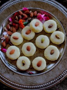 Diwali 2024 पर इस विधि से झटपट बनाएं मलाई पेड़ा