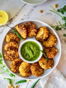 Navratri 2024: फलाहार में बनाएं चटपटे साबूदाना वड़े