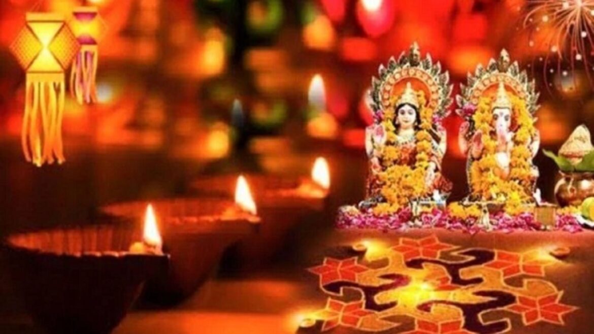 Facts of Diwali Puja : आखिर क्यों रात में ही की जाती है मां लक्ष्मी की पूजा, वजह जान हो जाएंगे हैरान