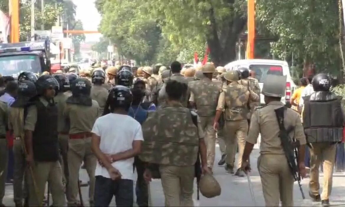 बहराइच में लगातार तीसरे दिन भी तनावपूर्णि स्थिति, इंटरनेट सेवा 16 अक्टूबर तक के लिए बंद