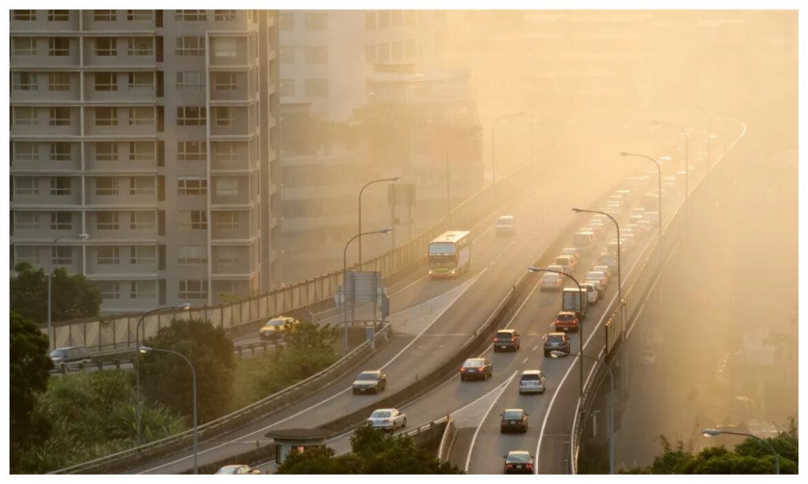 Delhi NCR Air Pollution: पाकिस्तान की जहरीली हवा बढ़ा रही दिल्ली के लोगों की परेशानी, जानिए क्या कहती है स्टडी