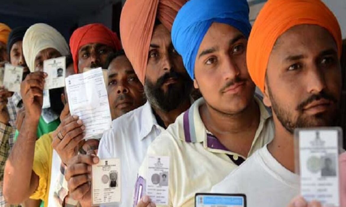 पंजाब में पंचायत चुनाव के लिए वोटिंग जारी