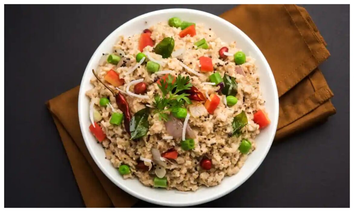 Instant Breakfast Recipe: ऑफिस के लिए हो रही देरी तो नाश्ते के लिए मिनटों में बनाएं टेस्टी-हेल्दी ओट्स उपमा