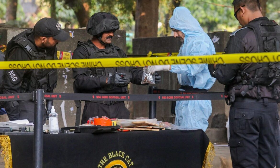 Delhi Blast Update: दिल्ली में 40 दिन में दूसरी बार हुआ धमाका, जानें क्या है इसका 'सफेद पाउडर' का कनेक्शन ?