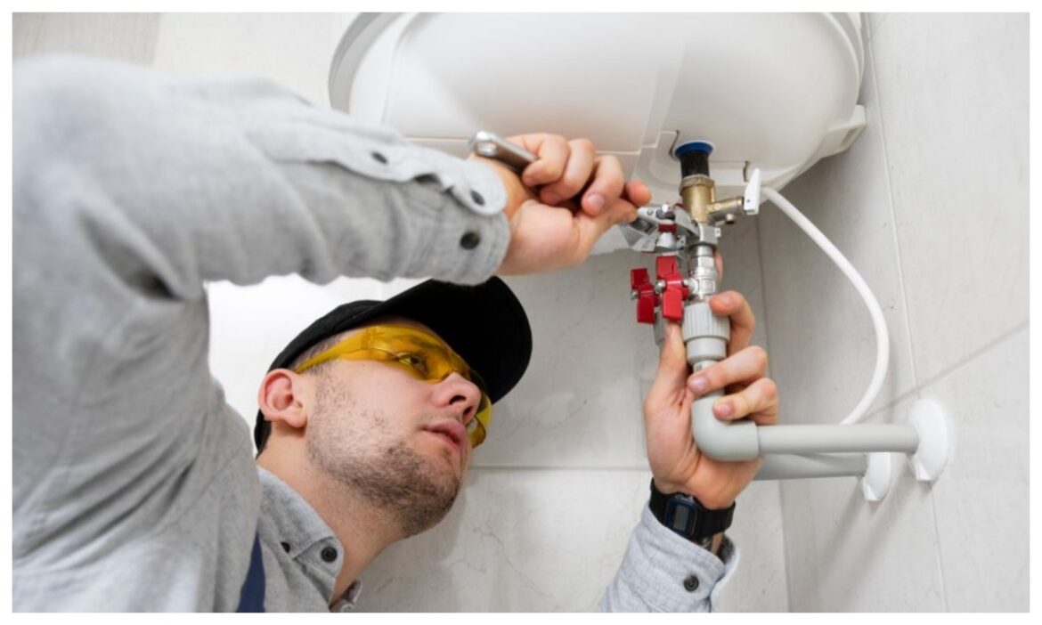 Geyser Safety Tips: सर्दियों से पहले करा लें गीजर की सर्विस, लापरवाही करने पर हो सकता है हादसा !