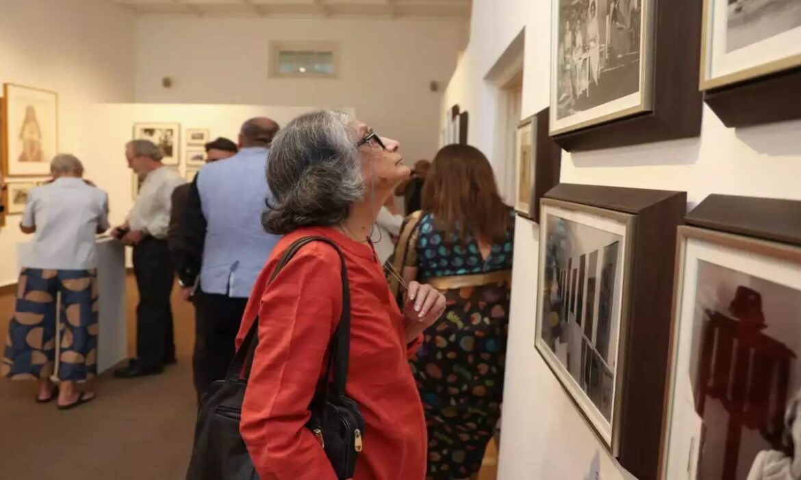 Delhi Connaught Place : दिल्ली के कनॉट प्लेस में चल रही राजनैतिक और सांस्कृतिक प्रदर्शनी में राजधानी के कर्मशियल और टूरिस्ट स्पॉट के कई रंगों को देखा जा सकता है.
