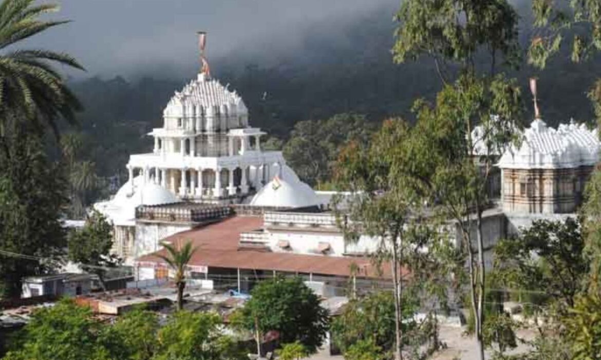 North India Temples: भारत का वह उत्तरी भाग जहां कई पवित्र मंदिर मौजूद हैं. आज हम इन मंदिरों के बारे में जानेंगे, जिनके दर्शन से पूरी होती है भक्तों की सारी इच्छा.