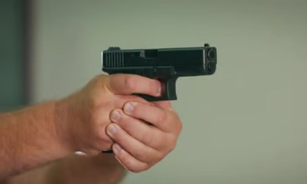 Haryana: हरियाणा के गुरुग्राम से पुलिस ने एक 35 साल के शराब व्यवसायी को गिरफ्तार कर लिया है जिसकी जानकारी पुलिस ने खुद दी है.