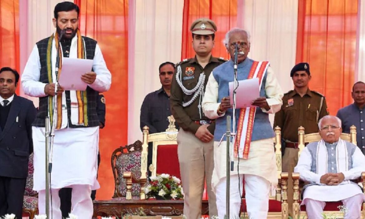 राज्य के मुख्यमंत्री मौजूदा सरकार के प्रमुख की भूमिका निभाते हैं. संविधान द्वारा वर्णित मुख्यमंत्री के चयन के लिए कोई विशिष्ट प्रक्रिया नहीं है. हालांकि, CM पद की शपथ के लिए कुछ नियमों का पालन करना बहुत जरूरी हो जाता है.