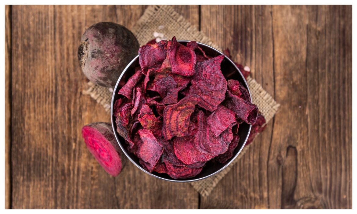 Healthy Snack: मार्केट के चिप्स खाकर बढ़ जाता है मोटापा तो ट्राई करें चुकंदर के चिप्स, नोट कर लीजिए आसान रेसिपी