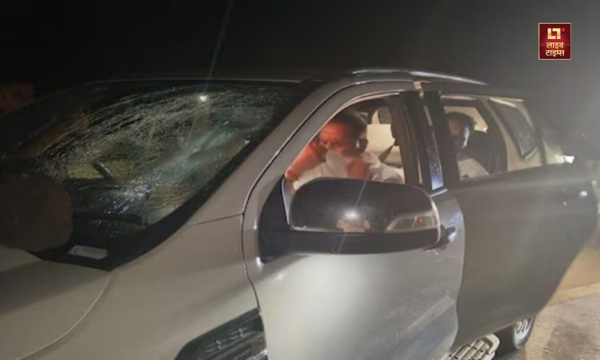 महाराष्ट्र के पूर्व मंत्री अनिल देशमुख की गाड़ी पर हमला, सिर में लगी चोट