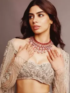 यंग गर्ल के लिए Khushi Kapoor के स्टाइलिश आउटफिट्स