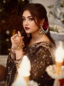 पाकिस्तान की वायरल गर्ल Minahil Malik की खूबसूरत तस्वीरें