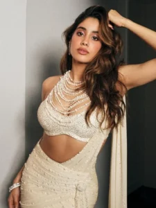 स्टाइलिश गर्ल Janhvi Kapoor से लें साड़ी स्टाइलिंग आइडिया