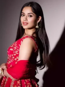 शादी के बाद पहनें ऐसे डिजाइनर सूट, हर कोई करेगा खूब तारीफ