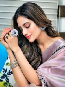 शादी के लिए सिलवाएं Nussrat Jahan जैसे ट्रेंडी ब्लाउज