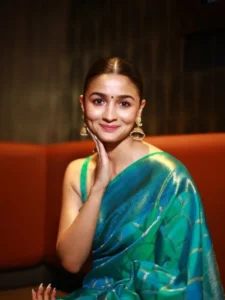 sleek-hairstyle-alia-bhatt-edition-v0-51ye1gf94j391