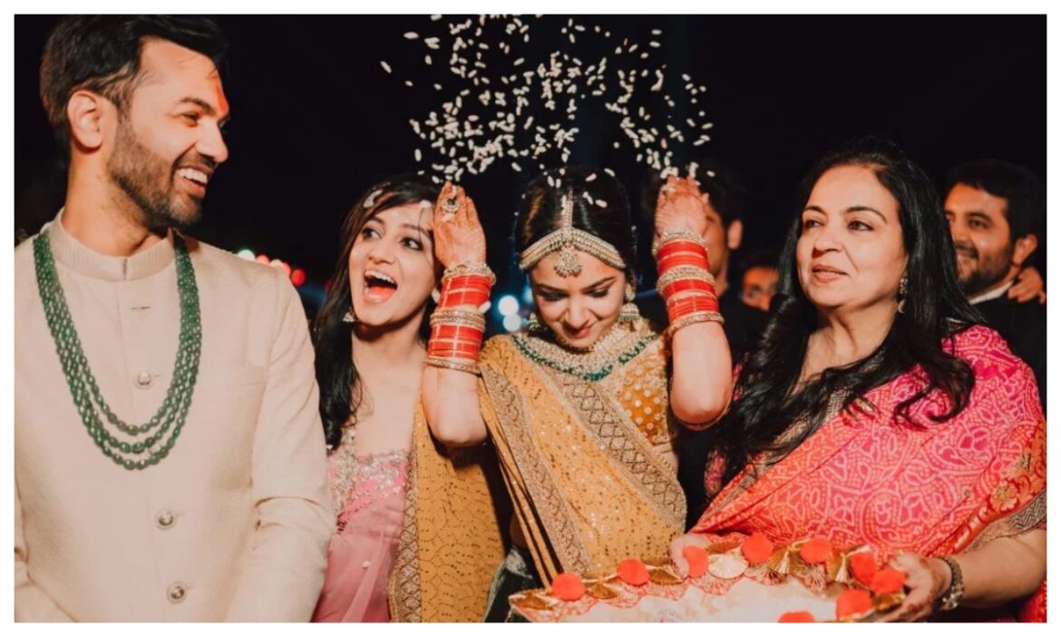 Wedding Rituals: विदाई के वक्त सिर के ऊपर से दुल्हन क्यों फेंकती है चावल? दिलचस्प है वजह