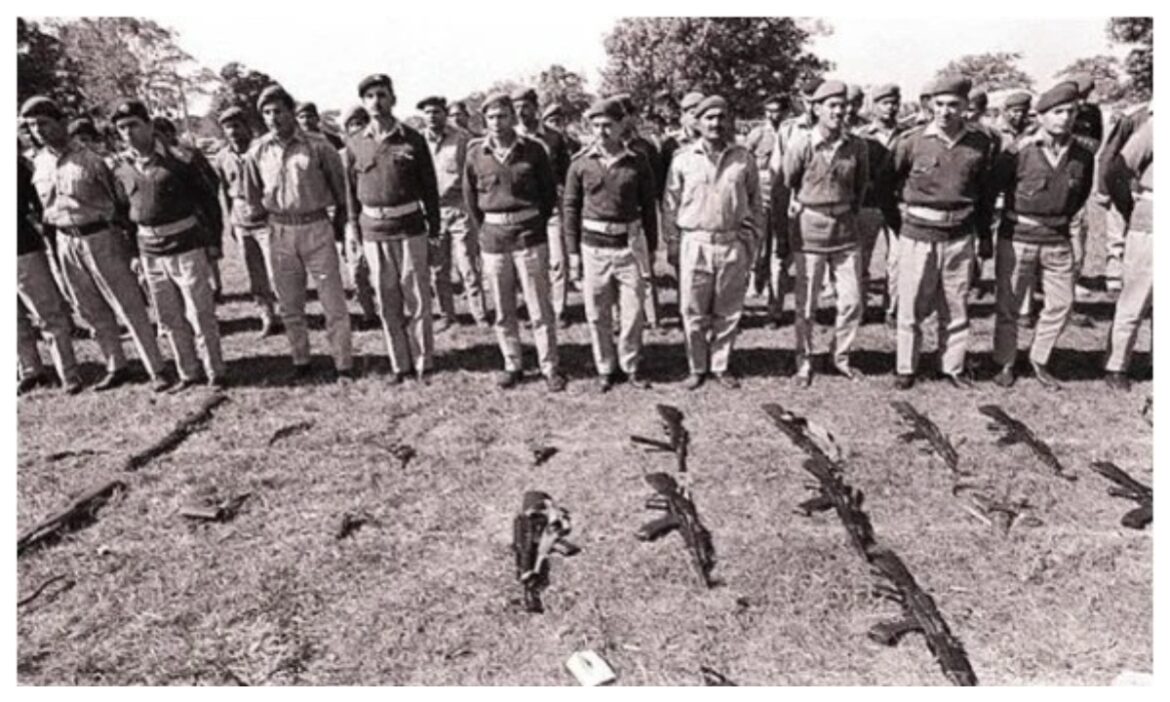 Bangladesh Liberation War 1971 : पाकिस्तान के जनरल नियाजी हुए थे 'शर्मिंदा' निकालनी पड़ी थी बेल्ट और रिवॉल्वर