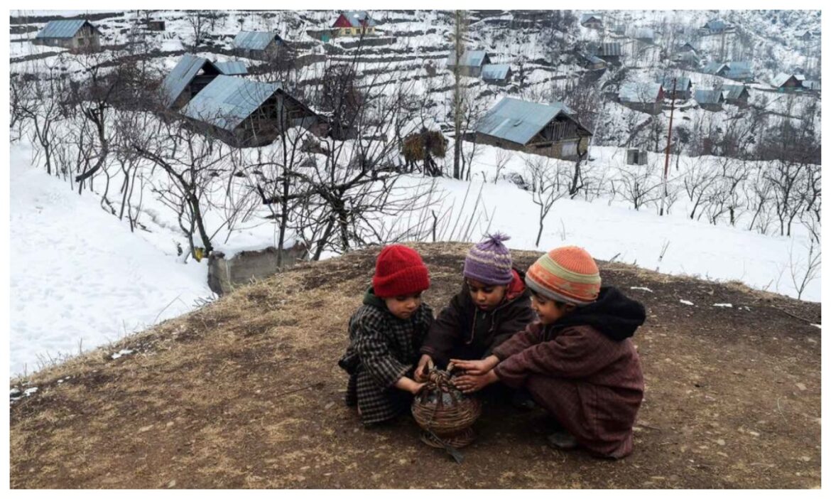 पहाड़ों पर बर्फबारी के बाद क्या बढ़ेगी दिल्ली में ठंड? IMD ने जारी किया अलर्ट; जानें अपने राज्यों का हाल