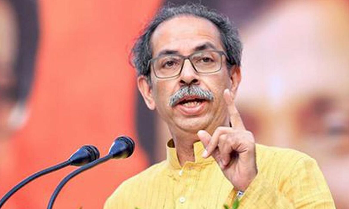 Uddhav Thackeray On PM Modi: शिवसेना (UBT) प्रमुख उद्धव ठाकरे ने प्रधानमंत्री नरेन्द्र मोदी के खिलाफ बांग्लादेश में हो रहे हिंदुओं पर हमले को लेकर बड़ा बयान दिया है.