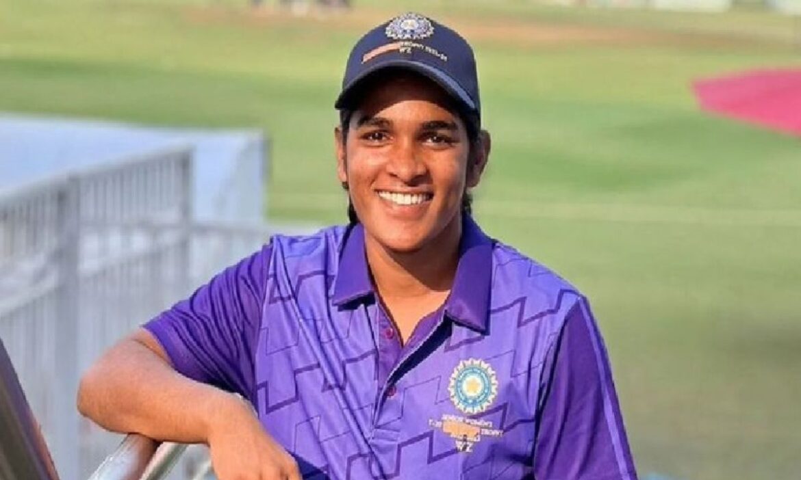 WPL Auction 2025: मुंबई के धारावी की रहने वाली सिमरन शेख महिला प्रीमियर लीग 2025 की नीलामी में सबसे महंगी खिलाड़ी के रूप में निखरी हैं.