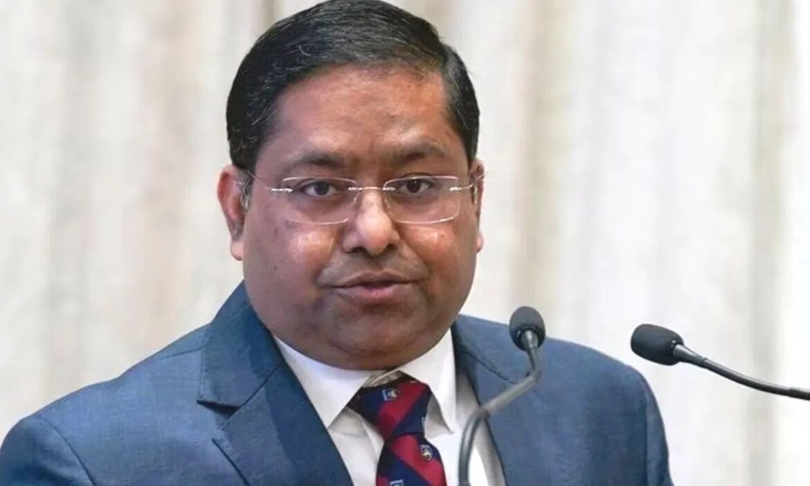 India Issues Advisory: सीरिया में बिगड़ते हालात को देखते हुए भारत सरकार हाई अलर्ट पर है. ऐसे में सरकार की ओर से ट्रैवल एडवाइजरी जारी कर दी गई है.