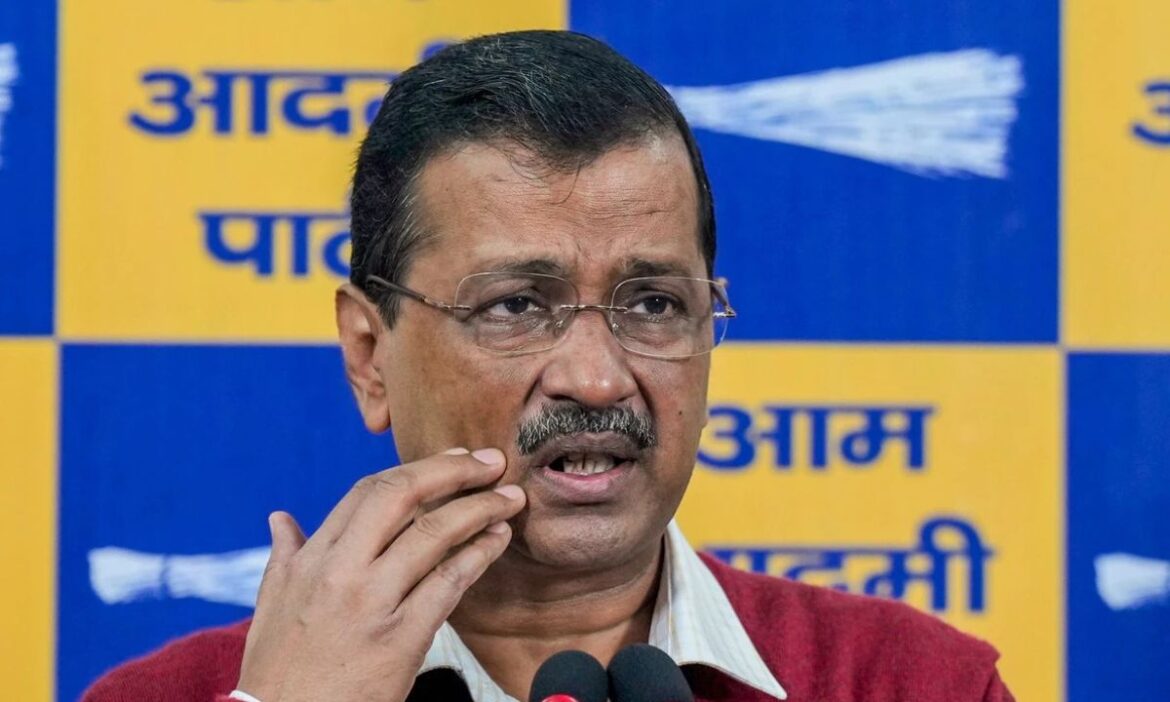 Delhi Assembly Elections 2025: आम आदमी पार्टी के सुप्रीमो अरविंद केजरीवाल ने शुक्रवार को BJP पर गंभीर आरोप लगाए. उन्होंने कहा कि लोगों के नाम मतदाता सूची से हटाए जा रहे हैं.