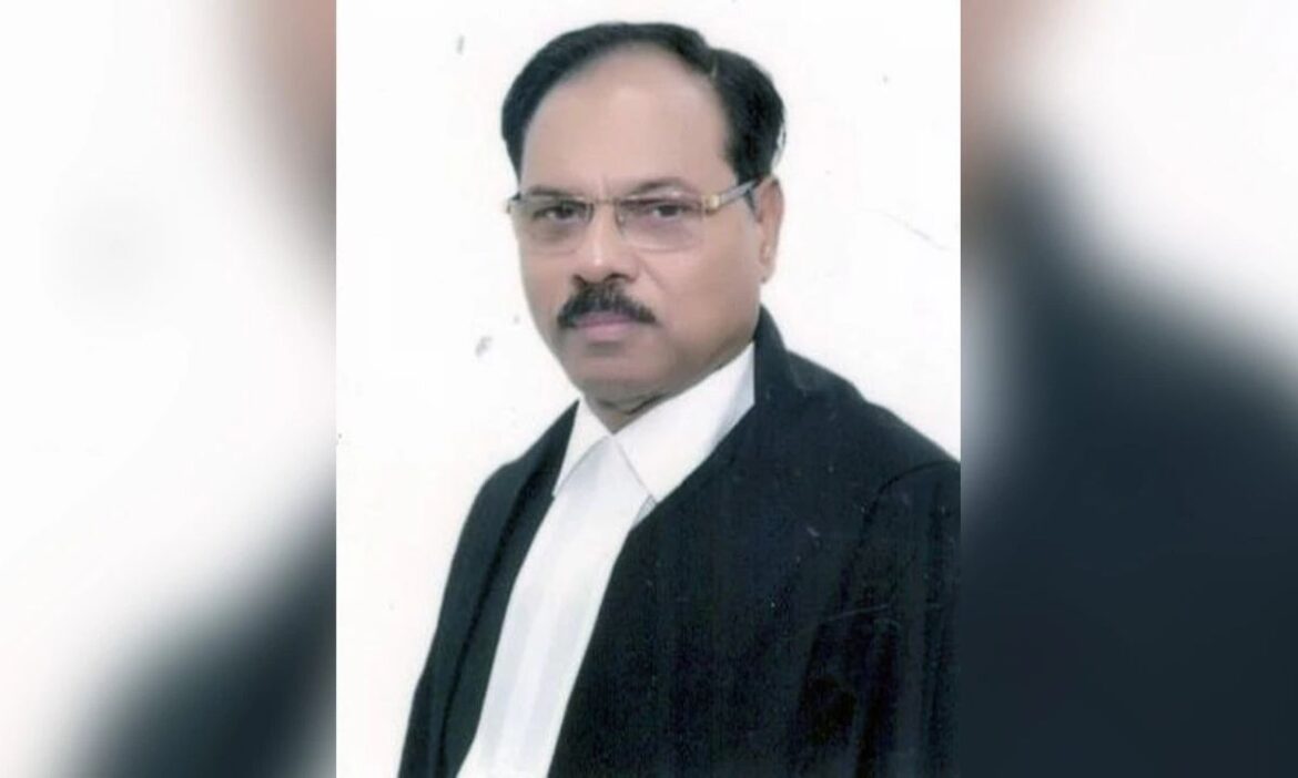 Allahabad High Court: इलाहाबाद हाई कोर्ट के जज शेखर यादव के लिए मुश्किलें बढ़ती नजर आ रही है. मुसलमानों को लेकर दिए बयान पर सुप्रीम कोर्ट ने पूरा ब्योरा मांगा है.