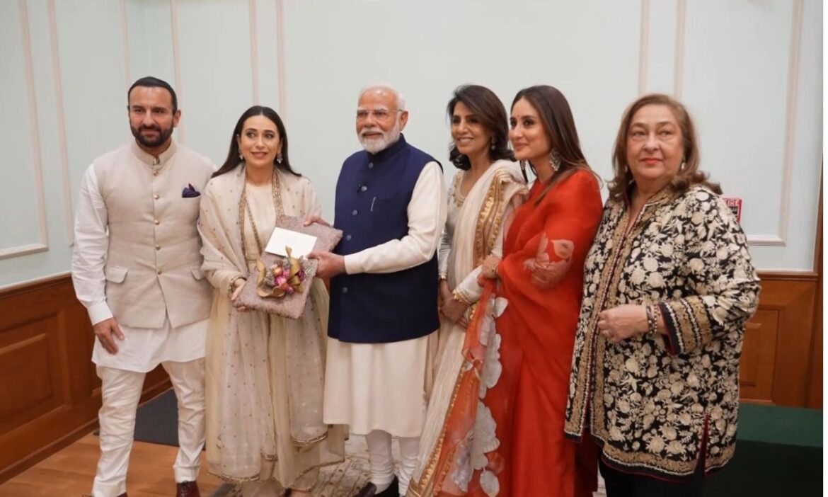 Raj Kapoor’s 100th Birth Anniversary: सिनेमा जगत के 'ग्रेट शो मैन’ के नाम से मशहूर राज कपूर की 100वीं जयंती मनाने के लिए पूरा बॉलीवुड बेताब है. ऐसे में प्रधानमंत्री नरेन्द्र मोदी को भी इस जश्न में शामिल होने का न्योता कपूर खानदान ने दिया है.